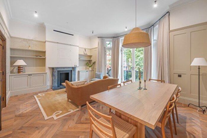 2 Bedroom Flat To Rent In Sloane Gardens, London, SW1W