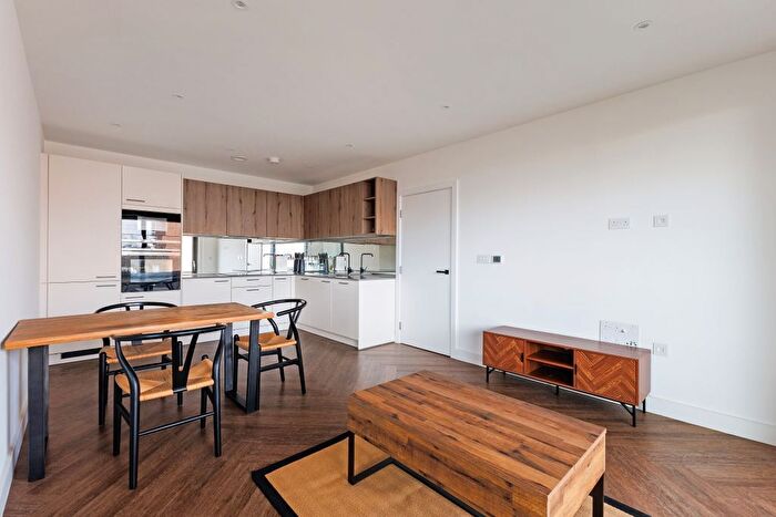 2 Bedroom Flat To Rent In Amparo House, Greenwich, SE10