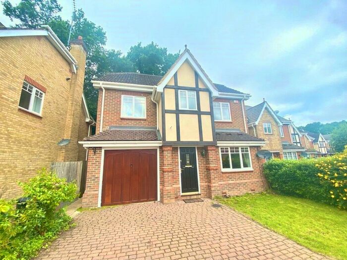 4 Bedroom Detached House To Rent In Queens Ride, Crowthorne, Berkshire, RG45
