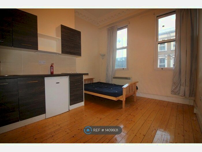 Studio To Rent In Stoke Newington High Street, London, N16