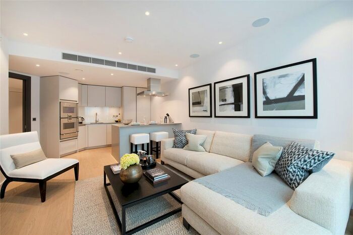 2 Bedroom Flat To Rent In Wellington House, Buckingham Gate, Westminster, London, SW1E