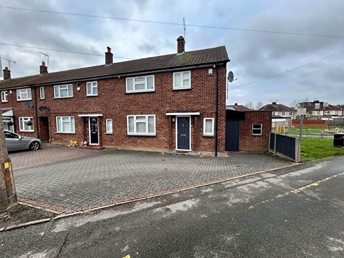 3 Bedroom End Of Terrace House For Sale In Poplar Shaw, Waltham Abbey, EN9
