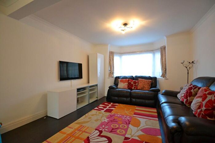 3 Bedroom Semi-Detached House To Rent In Northdown Road, Welling, Kent, DA16