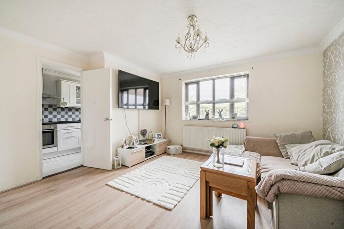 1 Bedroom Flat For Sale In Kilmington Close, Bracknell, RG12