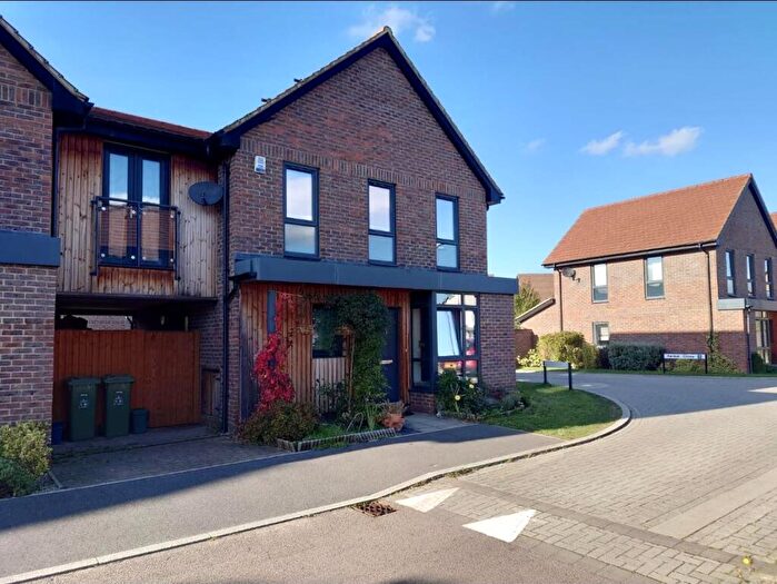 3 Bedroom House To Rent In Abacus Drive, Oakgrove, Milton Keynes, MK10