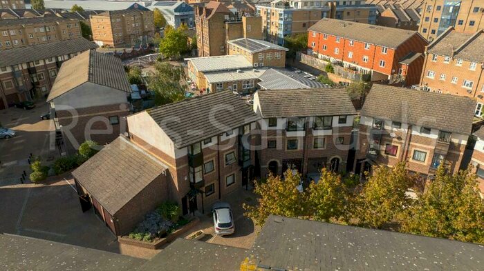 5 Bedroom Semi-Detached House To Rent In Ironmongers Place, Canary Wharf, London, E14