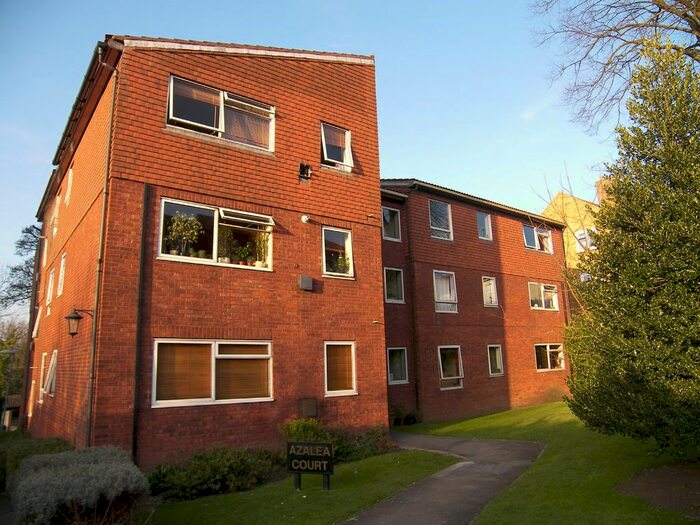 2 Bedroom Flat To Rent In Azalea Court, Bridle Path, Woodford Green, IG8