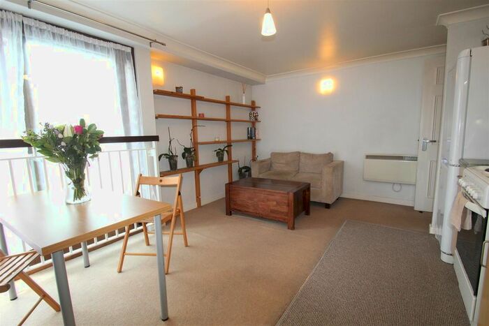 1 Bedroom Flat To Rent In Clark Street, Stepney Green, E1