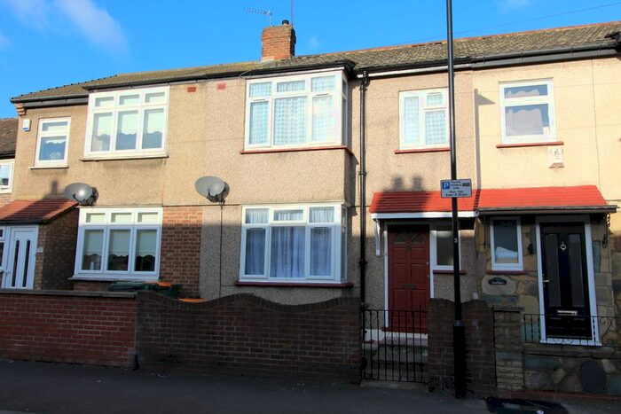 3 Bedroom Terraced House To Rent In Tree Road, Custom House E16