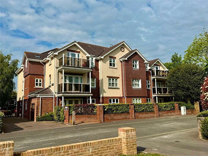 2 Bedroom Flat For Sale In Elizabeth House, Whitefield Road, New Milton, Hampshire, BH25