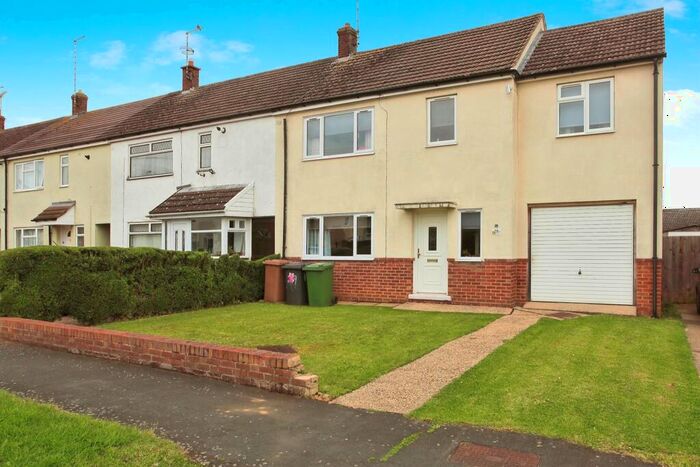 4 Bedroom End Of Terrace House For Sale In St. George Avenue, Peterborough, PE2