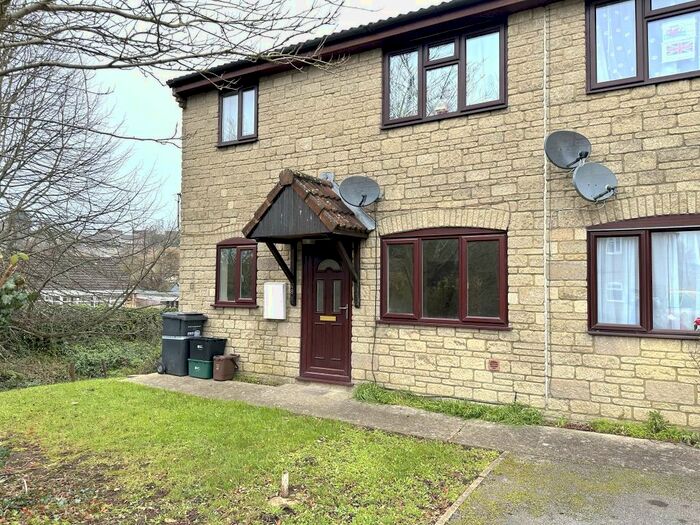 2 Bedroom Flat To Rent In Cavalier Way, Wincanton, BA9