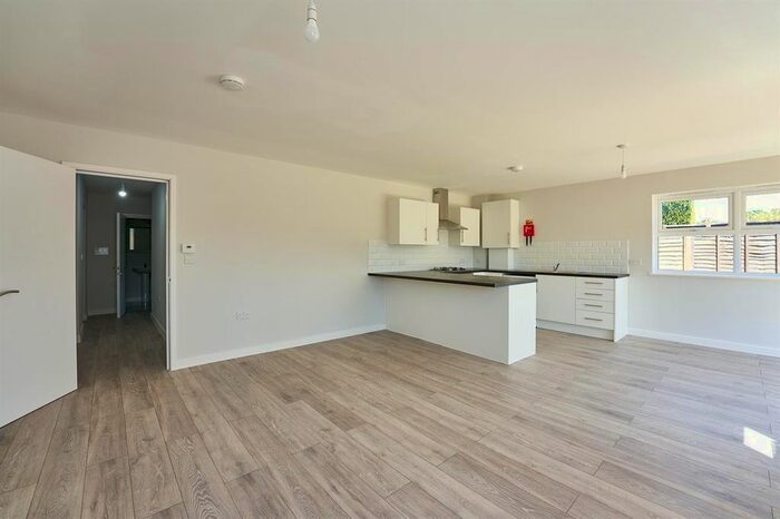 2 Bedroom Flat To Rent In Dower Court, Spencer Road, Rainham, RM13