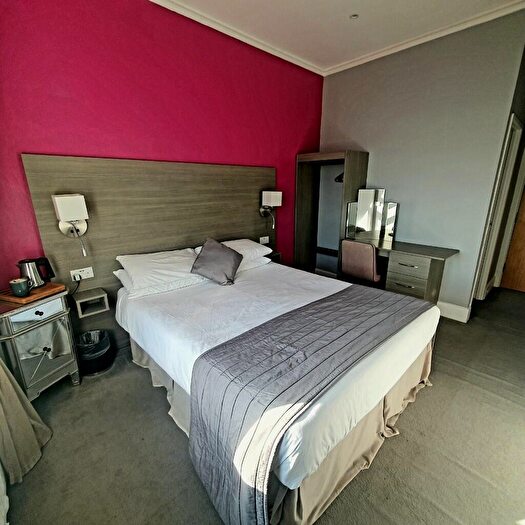 1 Bedroom Hotel Room To Rent In Grove Road, Bournemouth, Dorset, BH1