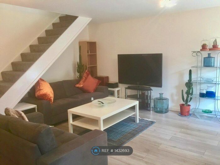 3 Bedroom Maisonette To Rent In London, London, E1W