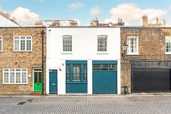 3 Bedroom Property For Sale In Great Cumberland Mews, Marylebone, W1H
