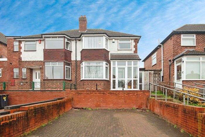 3 Bedroom Semi Detached House For Sale In Mildenhall Road, Birmingham, B42