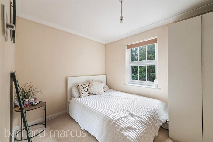 2 Bedroom End Of Terrace House For Sale In Beaconsfield Place, Epsom, KT17