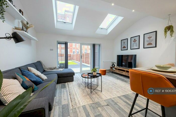 4 Bedroom End Of Terrace House To Rent In Stanbury Walk, Manchester, M40