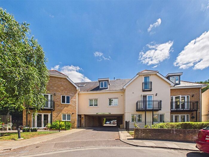 2 Bedroom Flat To Rent In Grange Avenue, Twickenham, TW2