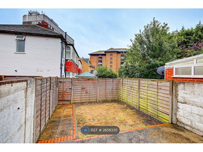 4 Bedroom Terraced House To Rent In The Bittoms, Kingston Upon Thames, KT1
