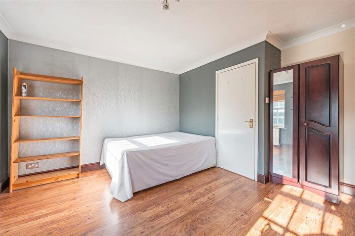 5 Bedroom End Of Terrace House For Sale In Handsworth Avenue, Highams Park, E4