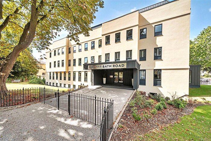 2 Bedroom Flat For Sale In Open Event At - Bath Road, Gloucestershire, GL53
