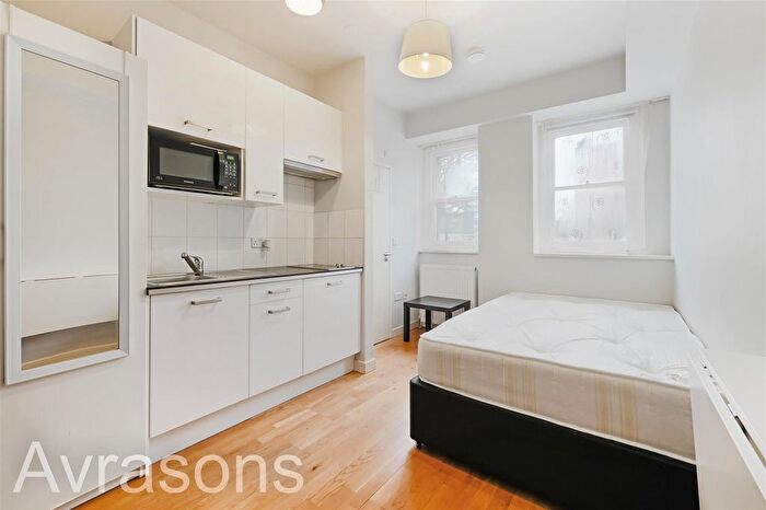 Studio To Rent In Brixton Road, London, SW9