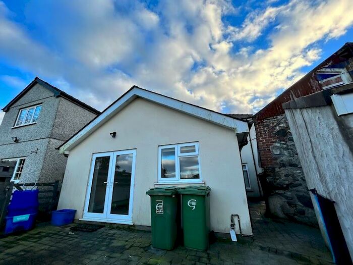4 Bedroom Detached House To Rent In Groeslon Marc, Llanrug, LL55