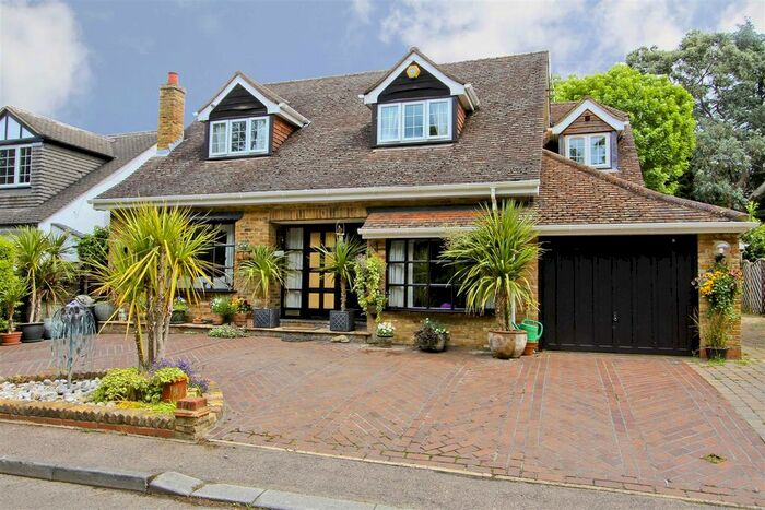 4 Bedroom Detached House To Rent In Hills Lane, Northwood, HA6