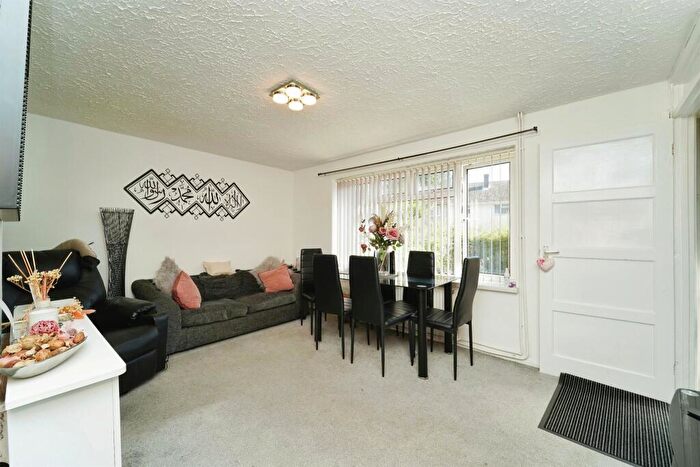 2 Bedroom End Of Terrace House For Sale In Beckett Lane, Crawley, RH11