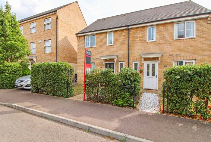 3 Bedroom Semi-Detached House To Rent In Wellbrook Way, Girton, CB3