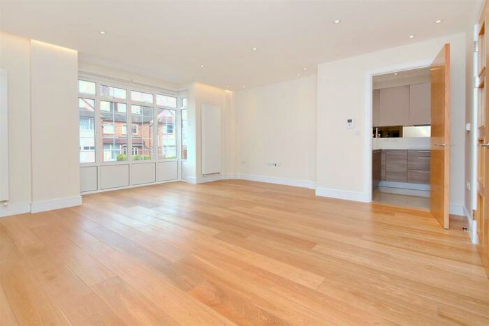 2 Bedroom Apartment To Rent In Beechcroft Avenue, Golders Green, NW11