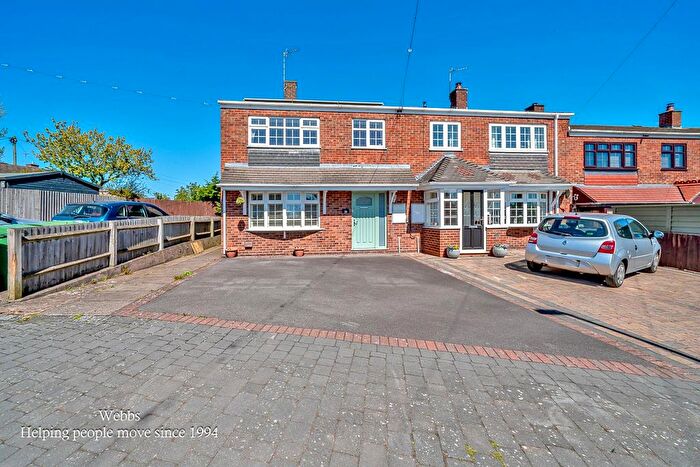 3 Bedroom Semi-Detached House For Sale In Kingsley Avenue, Hednesford, Cannock, WS12