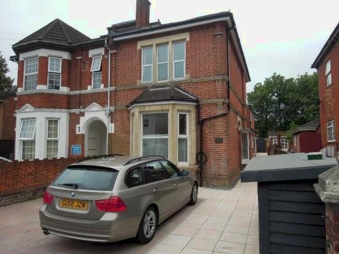 5 Bedroom Semi-Detached House To Rent In Alma Road, Portswood, Southampton SO14