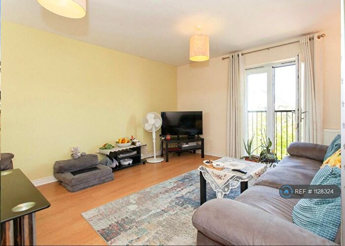 2 Bedroom Flat To Rent In Chieftain Way, Cambridge, CB4