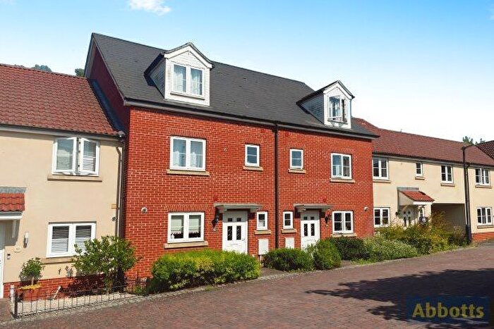 4 Bedroom Town House To Rent In Abbeyfields, Bury St. Edmunds, IP33