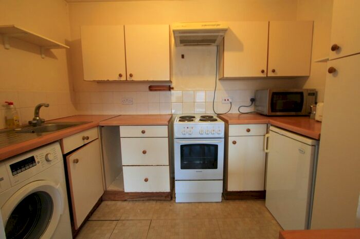 1 Bedroom Flat To Rent In Kipling Drive, Colliers Wood, SW19