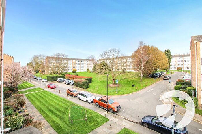 3 Bedroom Maisonette For Sale In Tarnwood Park, Eltham, London, SE9