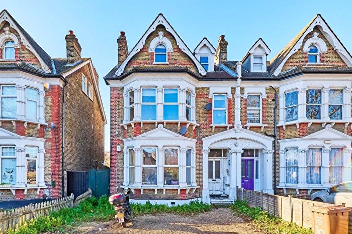 2 Bedroom Flat To Rent In Bromley Road, Catford, SE6