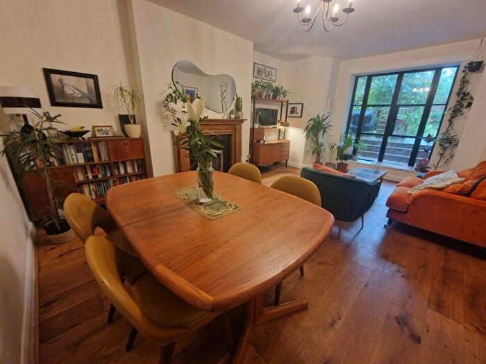 2 Bedroom Flat To Rent In Granville Park, London, SE13