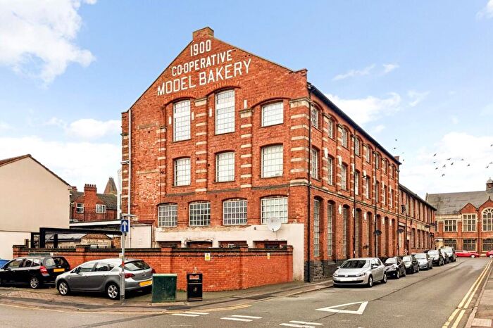 2 Bedroom Flat To Rent In Regent Gate, Regent Street, Kettering, NN16