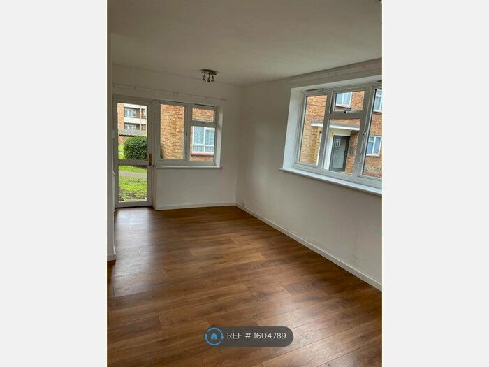 2 Bedroom Flat To Rent In New Road, London, SE2