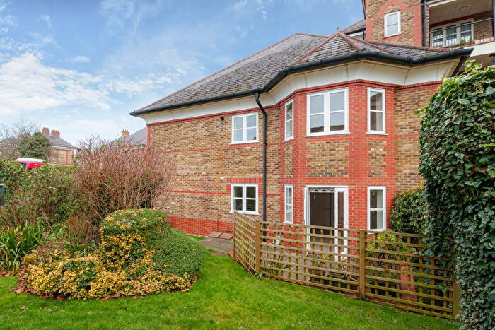 2 Bedroom Retirement Property For Sale In Newsholme Drive, London, N21
