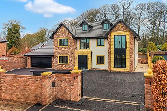 5 Bedroom Detached House For Sale In Eaton Road, Dentons Green, WA10