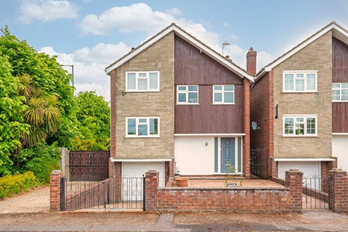 3 Bedroom Detached House For Sale In Horne Road, Shepperton, TW17
