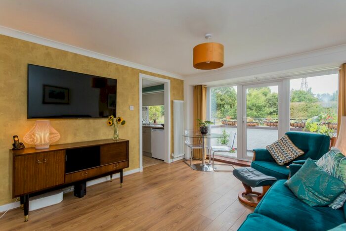 2 Bedroom Flat For Sale In Lachlan Crescent, Erskine, PA8