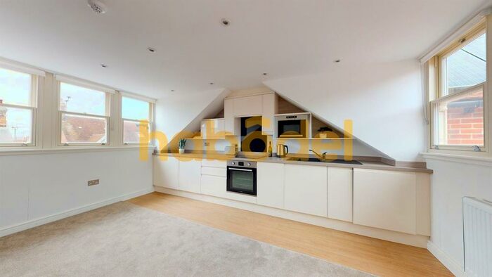 2 Bedroom Flat To Rent In Hill Top Road, Oxford, Oxfordshire, OX4