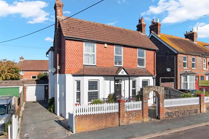 4 Bedroom Detached House For Sale In Summerheath Road, Hailsham, BN27