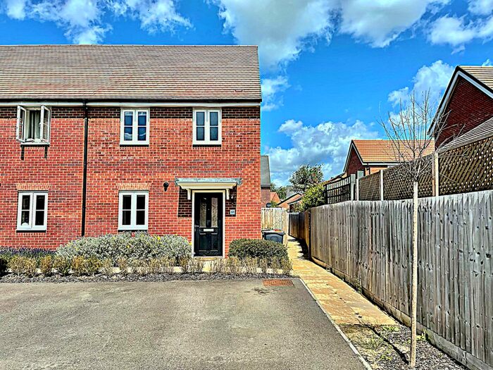 3 Bedroom End Of Terrace House To Rent In Sutherland Lane, Bedford, MK40